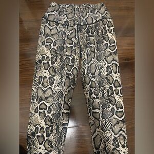 Stylish Snake Print Leggings